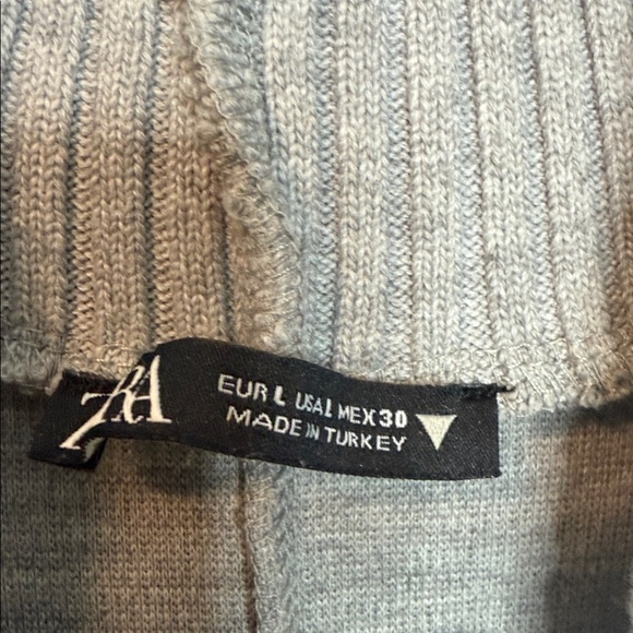 Zara Light Grey Raw Hem Sleeveless Turtle Neck Knit Top - Large - Picture 2 of 3